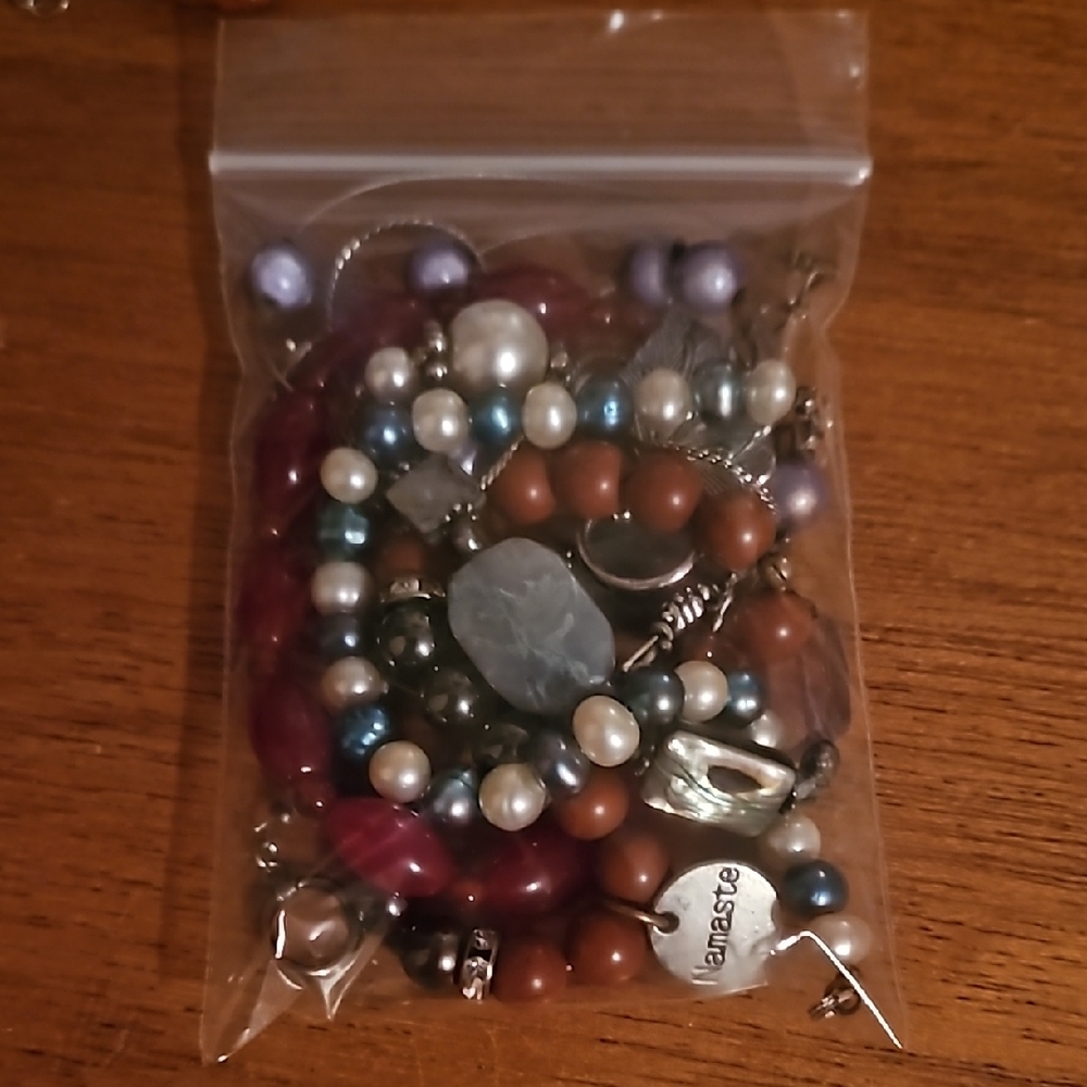 Gray and Silver Beaded Bracelet with Pearls and Metallic Elements